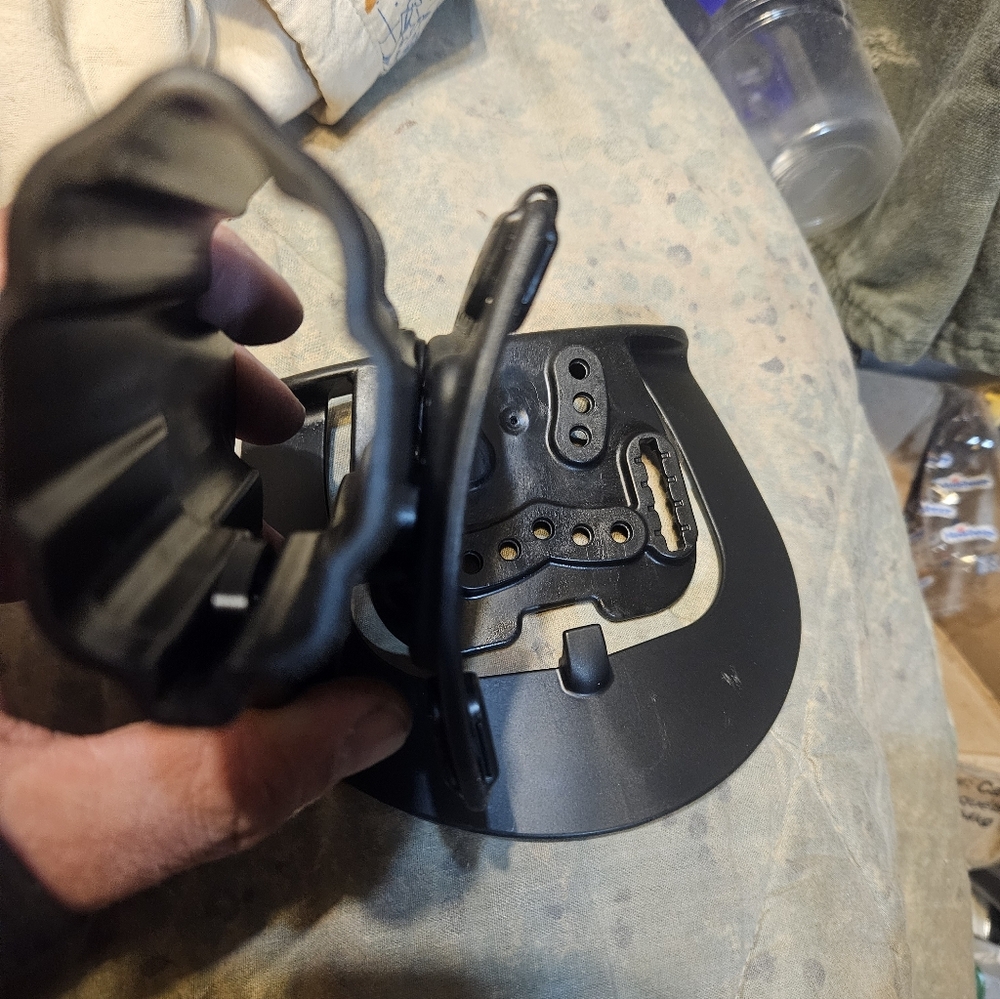Blackhawk RH Standard Concealment Holster Springfield XD/XDM - Picture 4 of 9